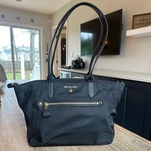 Michael Kors Kelsey Medium Black Tote